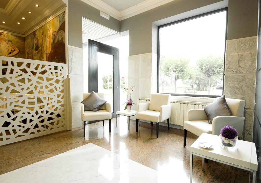 Hotel Arumi Santa Eugenia de Berga Екстериор снимка