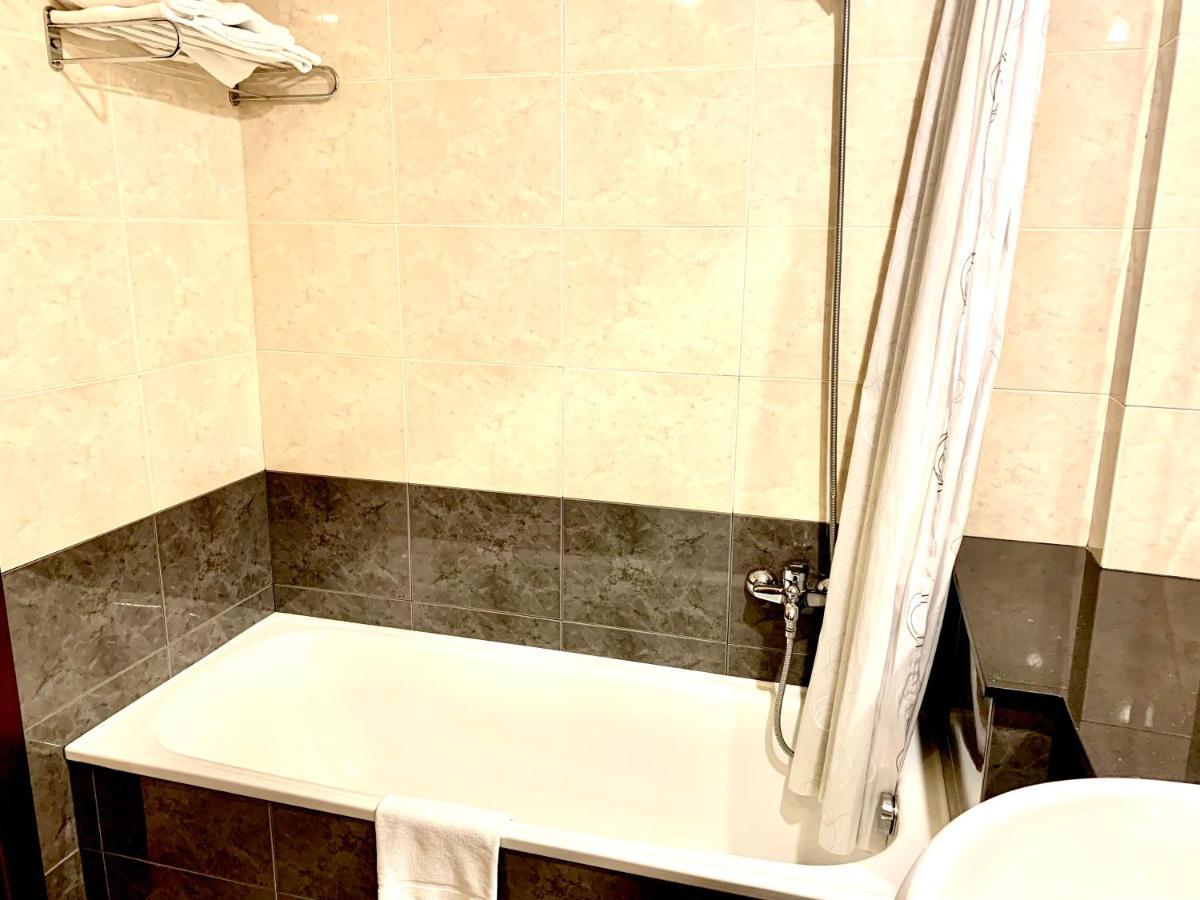 Hotel Arumi Santa Eugenia de Berga Екстериор снимка