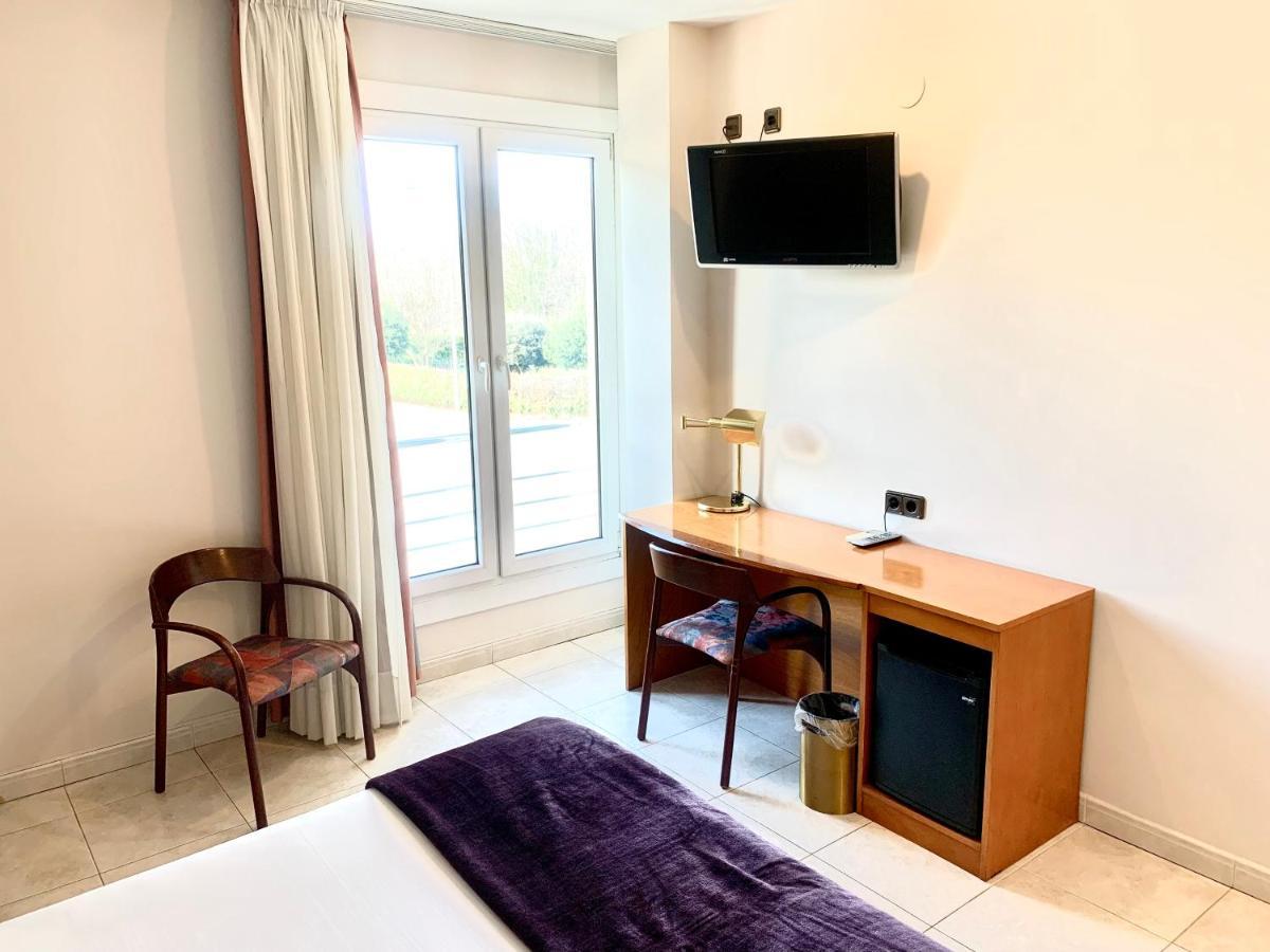 Hotel Arumi Santa Eugenia de Berga Екстериор снимка