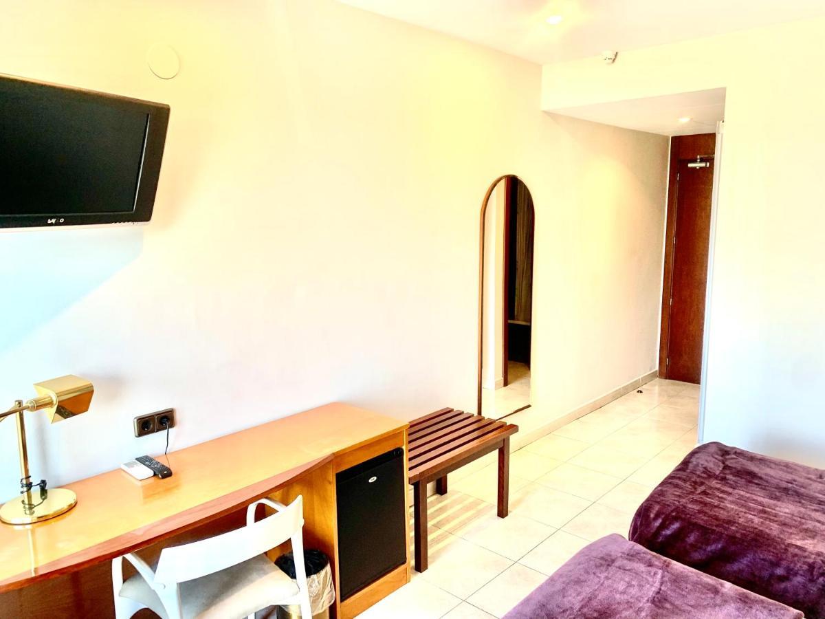 Hotel Arumi Santa Eugenia de Berga Екстериор снимка