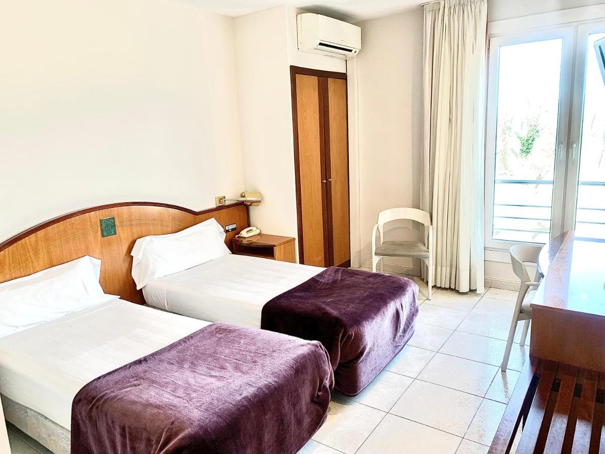 Hotel Arumi Santa Eugenia de Berga Екстериор снимка