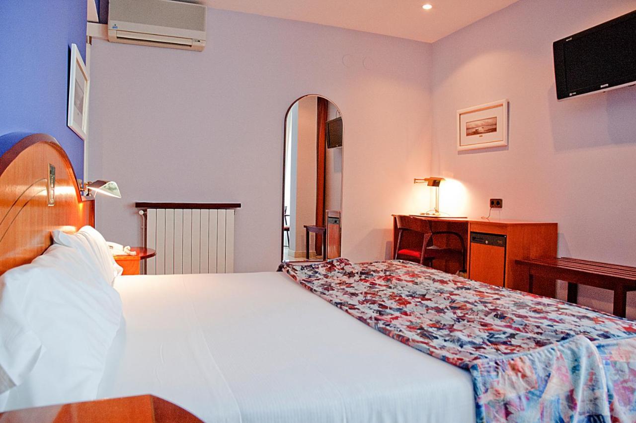 Hotel Arumi Santa Eugenia de Berga Екстериор снимка